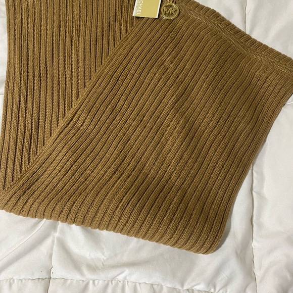 Michael Kors Tan Ribbed Women's Sweater - Picture 2 of 7